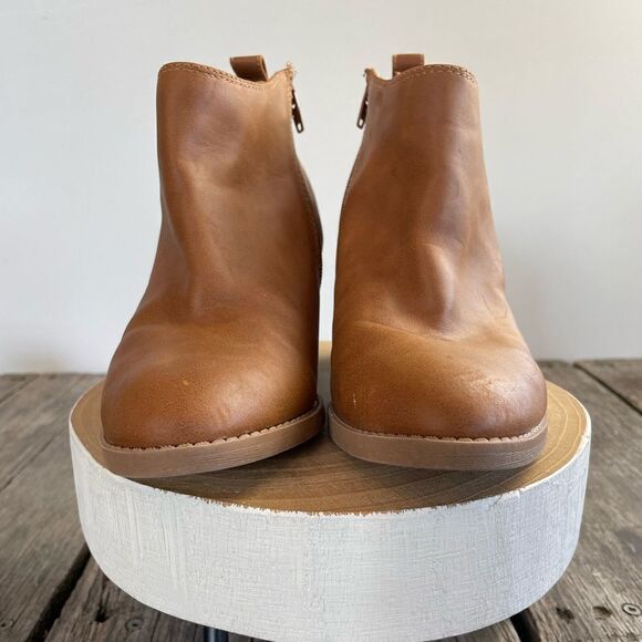 Dolcetta Faux Leather Zipper Ankle Booties Size 6M EUC - Picture 2 of 8
